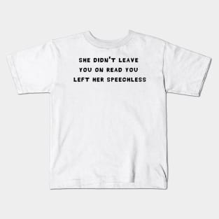 She didn't leave you on read king Kids T-Shirt